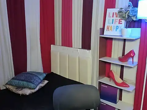 PetiteHugecockTs online show from March 17, 1:13 pm