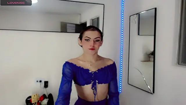 NathalialLooes online show from April 27, 5:17 am