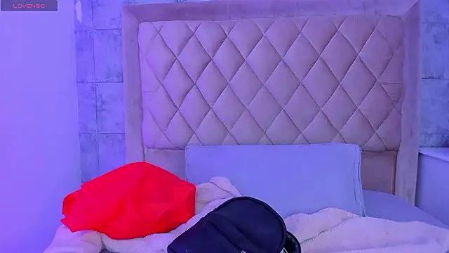 CleoFoxx  online show from February 5, 2:00 pm