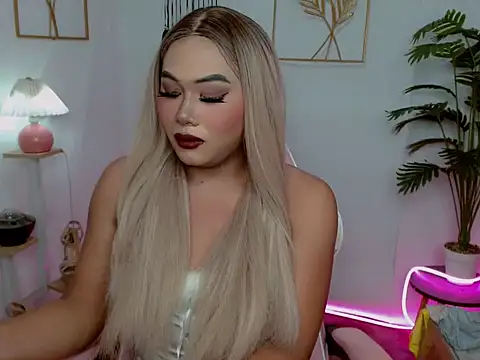 Serenity Mooree online show from March 27, 1:42 am