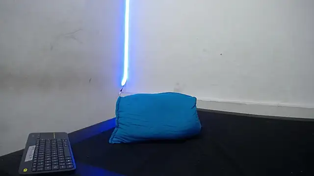 Naomy Reiden online show from March 27, 12:03 am