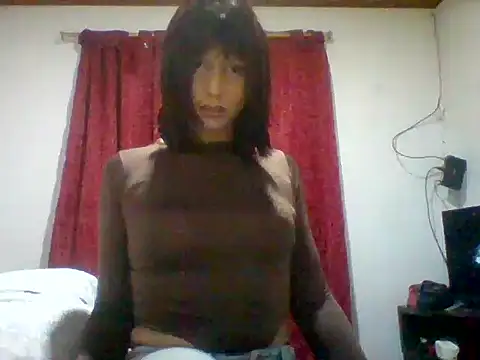 lucyscay  online show from April 11, 2:39 am