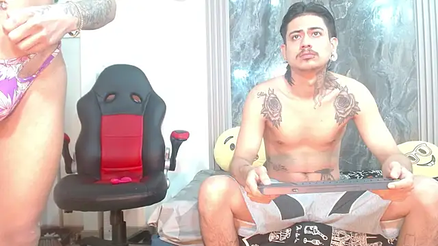 Damian-and-Camerum online show from April 25, 3:32 am