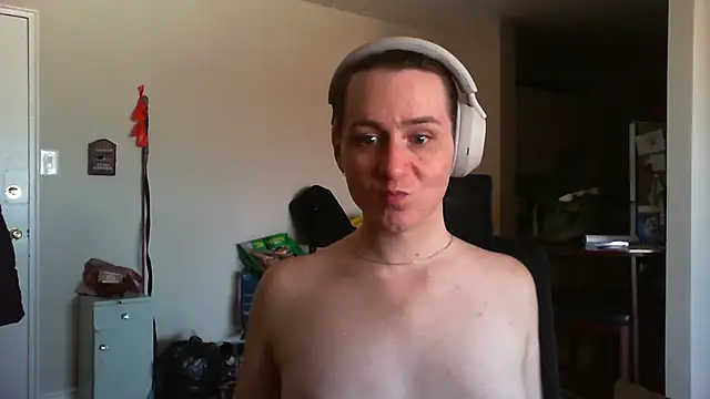 SpaceyLacey online show from April 8, 1:34 pm