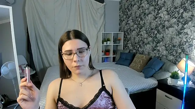 Coraline kitty online show from April 28, 12:42 pm