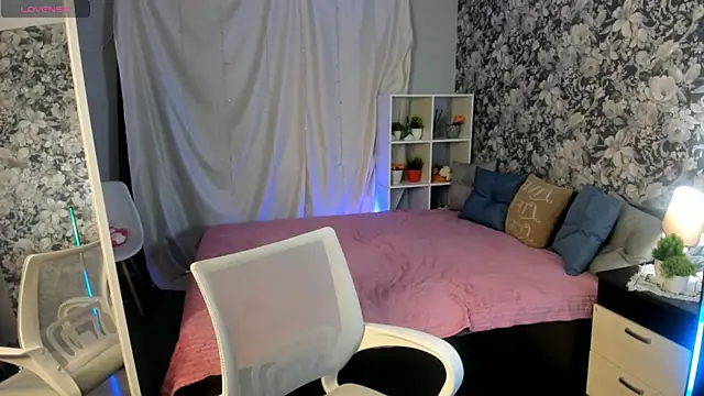 Coraline kitty online show from May 19, 11:39 am