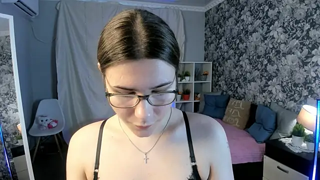Coraline kitty online show from May 25, 12:46 pm