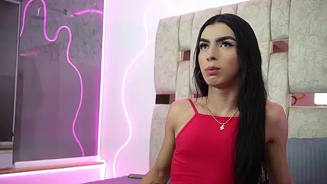 Fernanda thail  online show from March 15, 8:01 pm