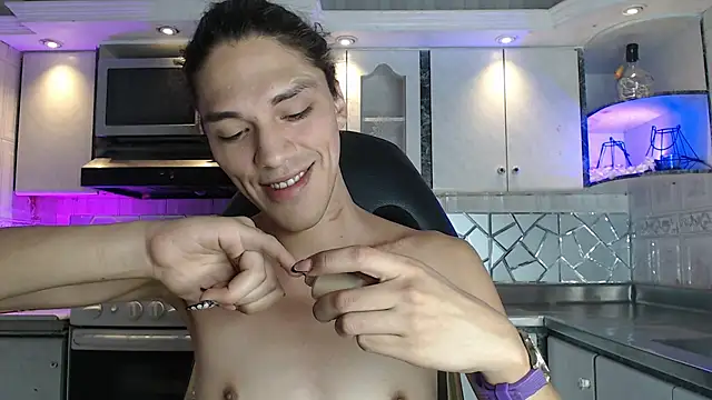 CrisOzzz online show from April 5, 6:50 pm