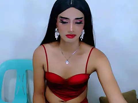 Queeny Cassandra online show from May 5, 6:30 am