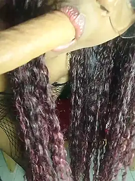 HonneyVictoria online show from March 4, 11:14 am