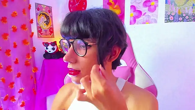 Madeline 21 online show from March 18, 5:08 am