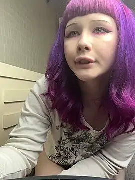 AlexaGudz online show from April 6, 7:58 pm