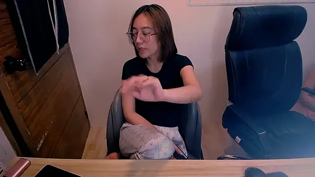 parker pixie online show from March 18, 1:32 pm