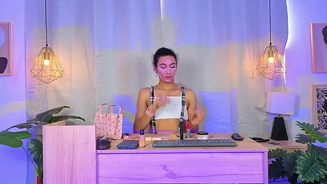 NahomiWhitte online show from April 28, 12:42 pm