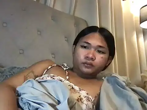 QUEEN ASTRAL TRAVEL online show from March 28, 5:59 pm