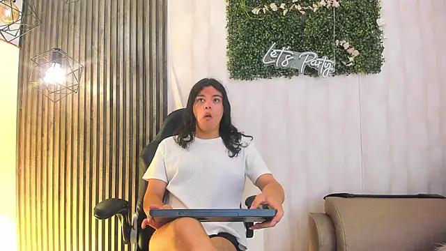 LexyNova  online show from April 29, 6:25 pm