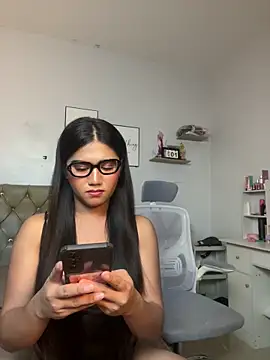 JassmineLove online show from May 6, 9:32 pm