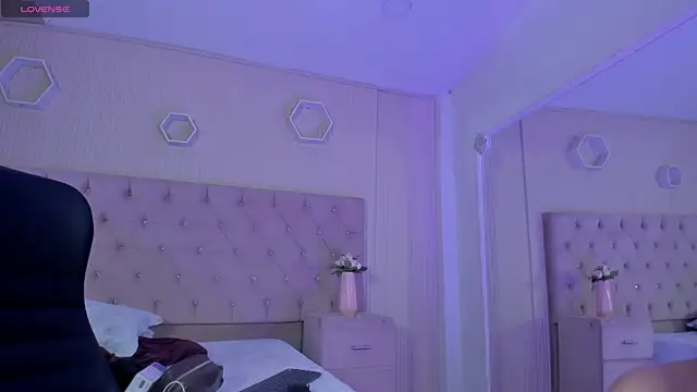 DeboraCopper  online show from April 16, 5:19 am