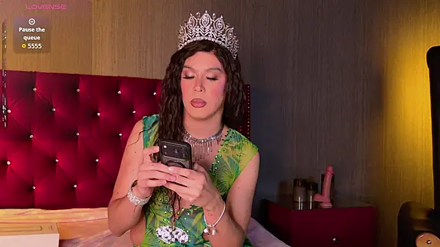 emma dragon online show from July 17, 11:55 pm