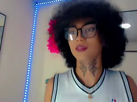 Darianna A online show from April 29, 10:05 pm