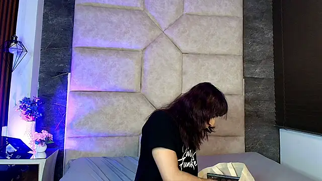 Divine      online show from June 20, 8:56 pm