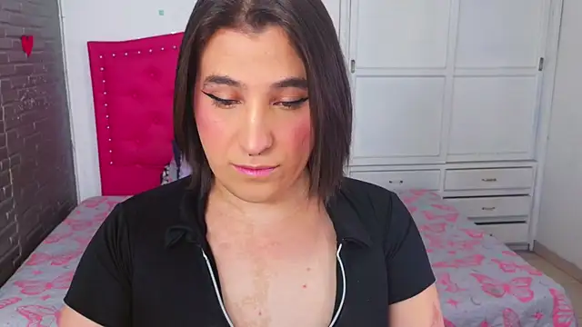 roxxy pink  online show from August 7, 2:51 am