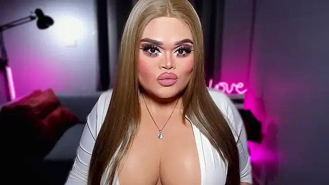 KarolinaThompson online show from March 11, 7:45 am