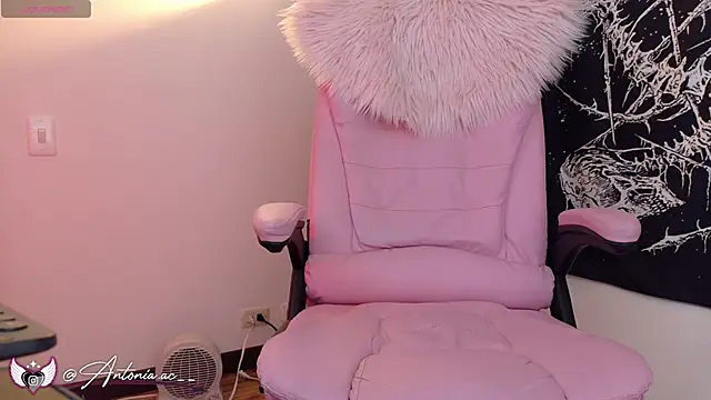 antoniaacxx online show from April 3, 8:18 pm