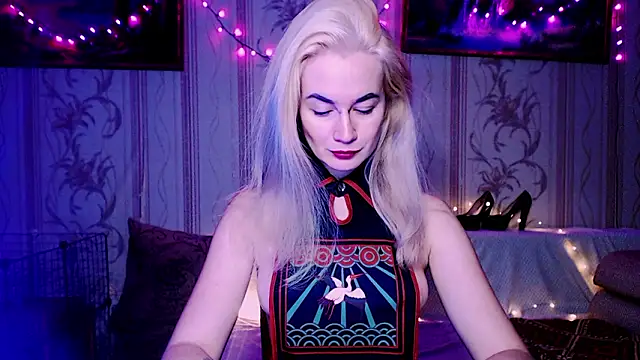 xxxcharismaaa online show from February 3, 7:30 pm