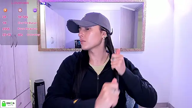 EricaVanderhill online show from March 26, 11:52 pm