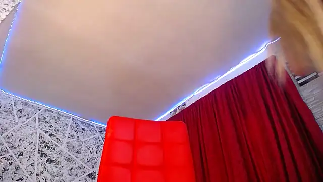 hornytsblonde online show from October 13, 3:45 pm