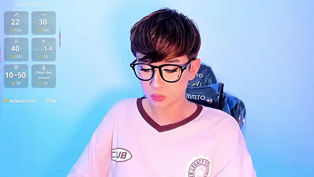 Chris boy  online show from October 30, 9:08 am