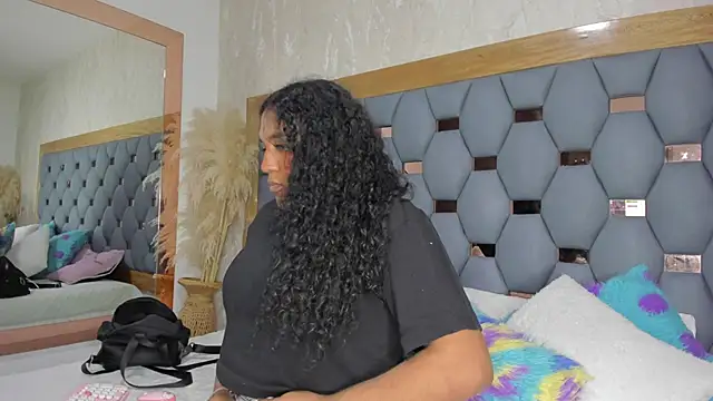 madisonandrea lx online show from December 12, 3:43 am