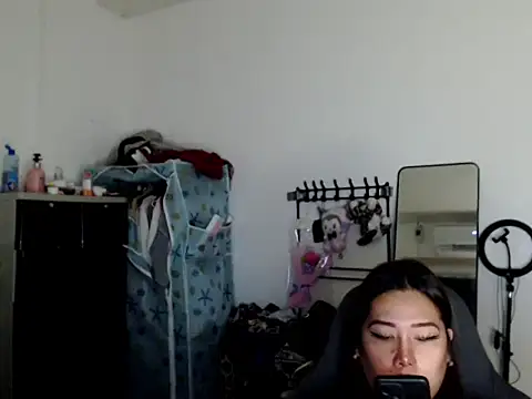 urqueendominant online show from April 9, 5:09 am