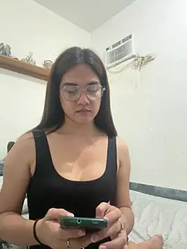 MarieLoveGlamorous online show from January 30, 2:25 pm