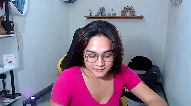 MarieLoveGlamorous online show from February 24, 12:30 am