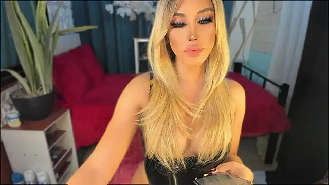 Laura yourhottestbabe123 online show from November 5, 3:39 am