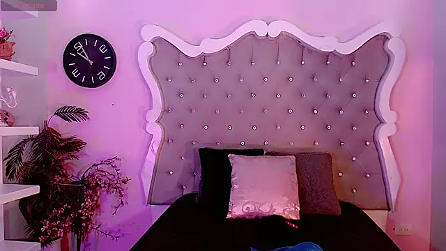 LeyXandrabraz online show from December 2, 8:01 pm