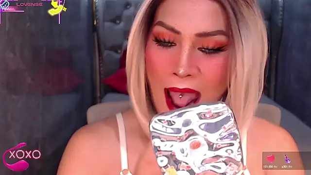 QUEEN GIAMOORE69 online show from September 16, 9:08 pm