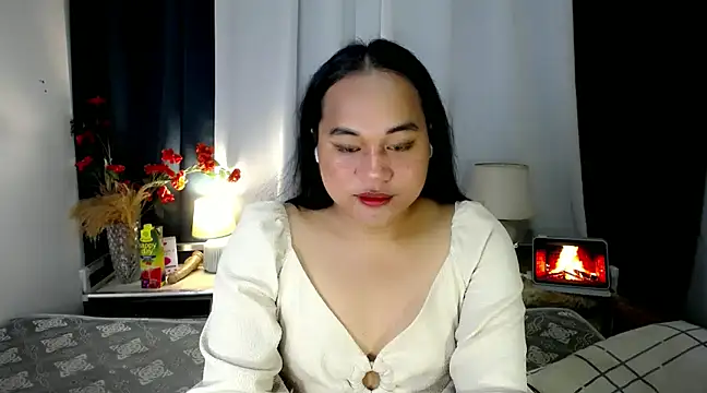 Snapshot of bettina_love chatting on December 9, 8:44 am bettina love online show from December 9, 8:44 am