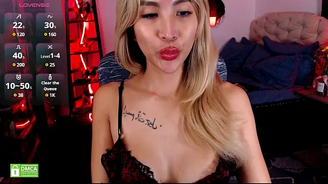 Snapshot of BunnieAngel chatting on February 24, 1:24 am BunnieAngel online show from February 24, 1:24 am