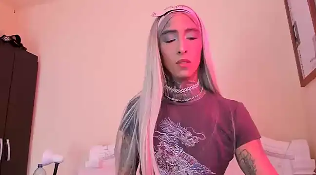 drippyorlovee online show from January 11, 2:04 pm