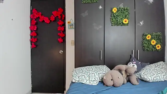 mensia hernandz online show from May 14, 5:21 pm