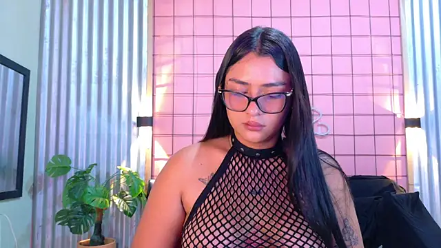mensia hernandz online show from July 28, 2:13 pm