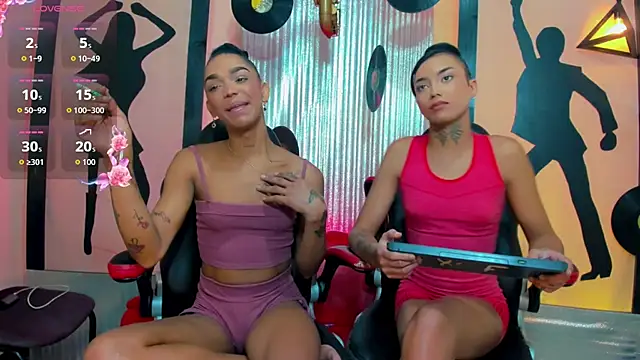 nickyminach  online show from December 15, 8:14 pm