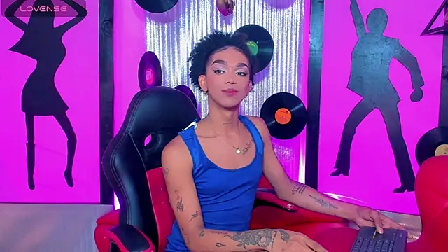 nickyminach  online show from March 5, 8:25 pm