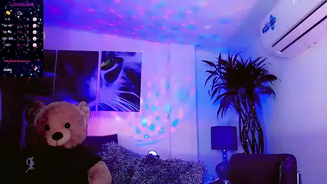 Sophiesweet5 online show from April 15, 9:14 am