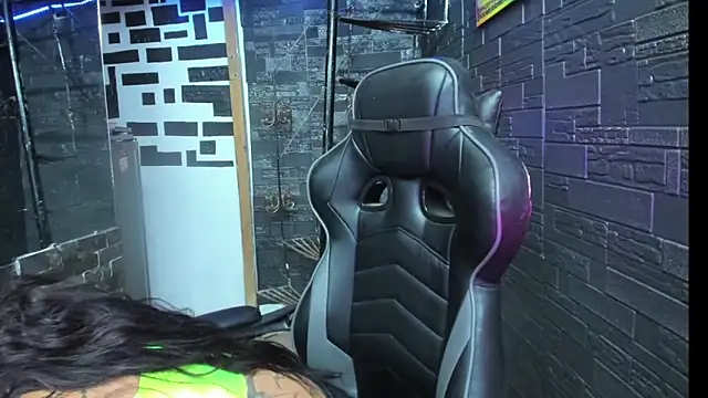 kissingdevil online show from November 7, 11:38 pm