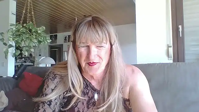 olga566 online show from April 15, 10:42 am